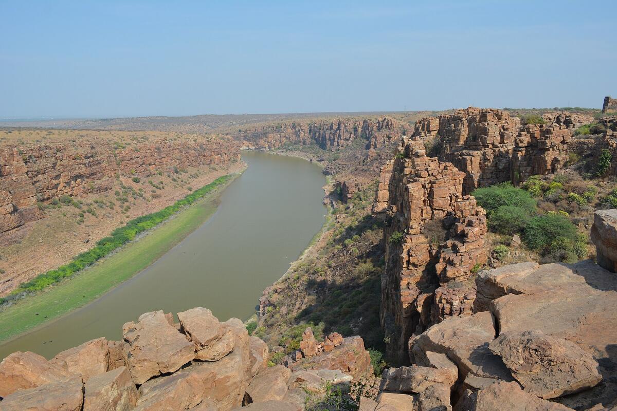 The red granite gorge of the Pennar river at Gandikota