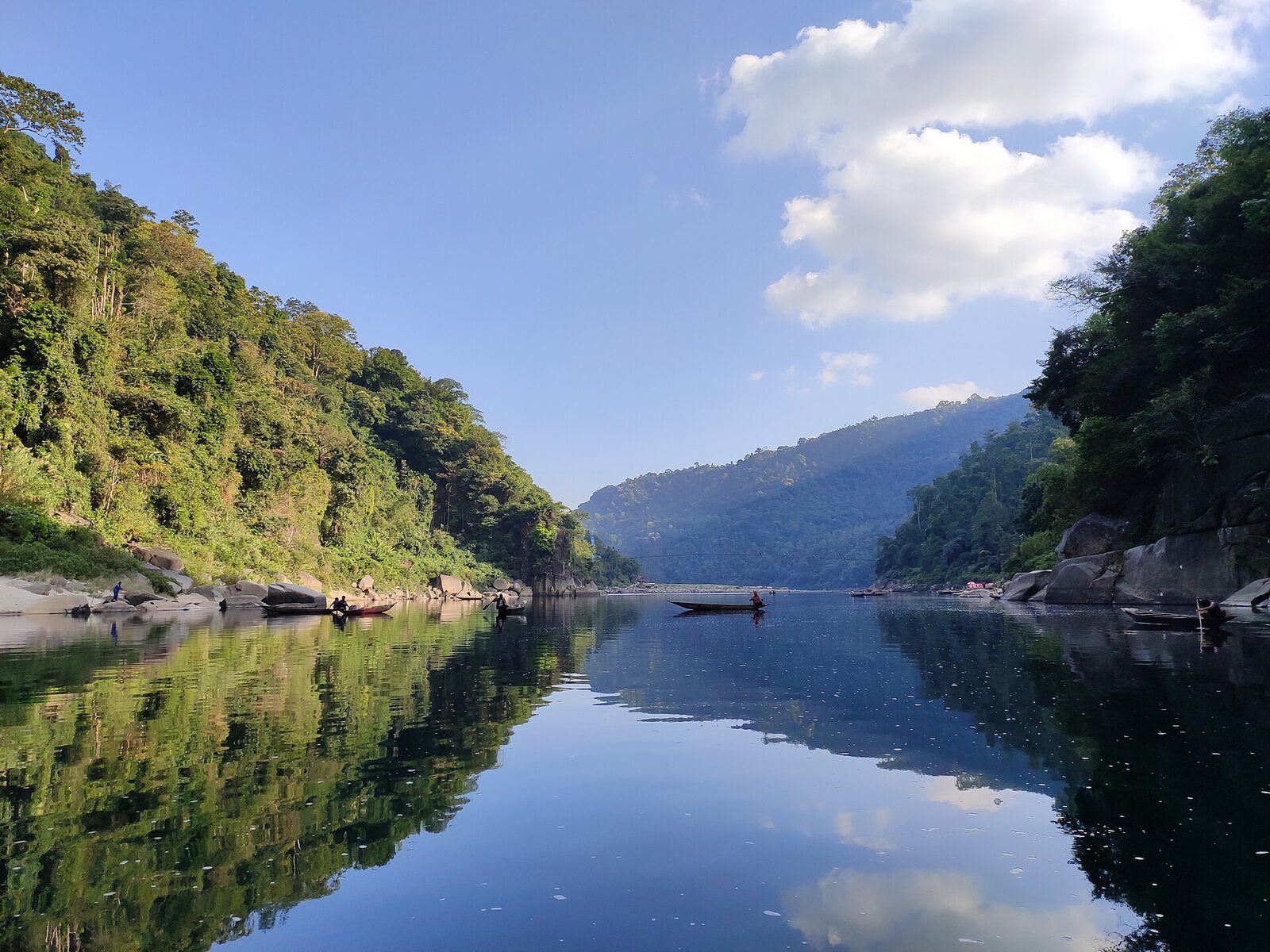 The clear Umngot river at Dawki